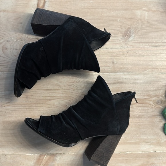 Tahari open toe bootie - Picture 12 of 15